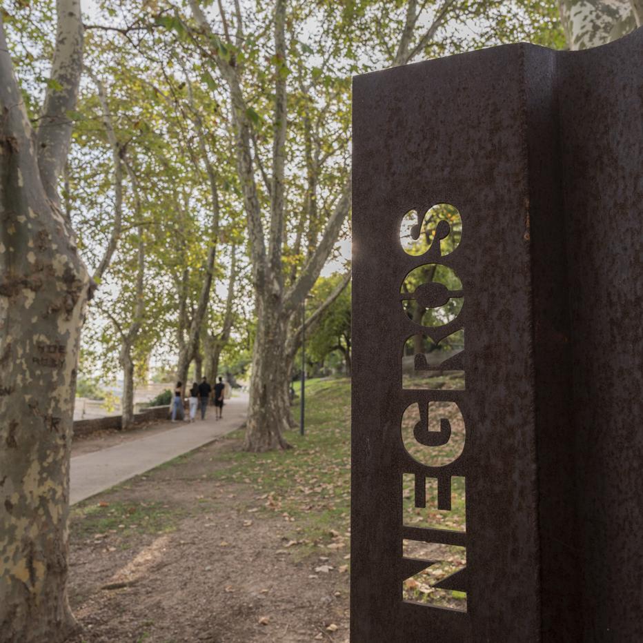 Escultura en hierro que recuerda el caserío, en el parque Capurro. · Foto: Leidy Laura Sosa