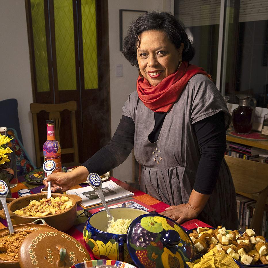 Cecilia González en su casa previo al comienzo de una de sus tertulias. · Foto: Victoria Gesualdi