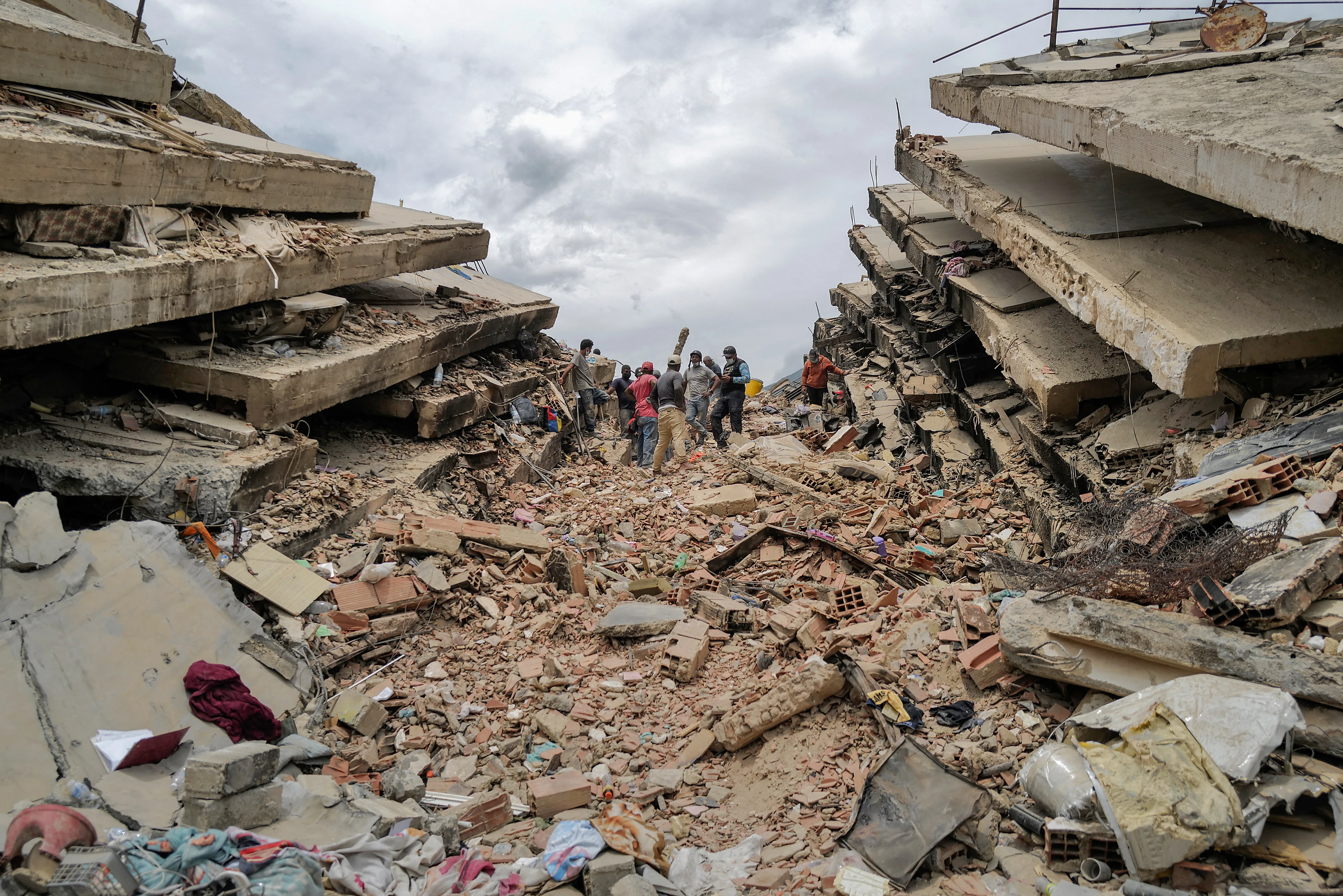 El drama de Venezuela sigue entre la búsqueda de víctimas y soluciones para las decenas de miles de afectados por los terremotos