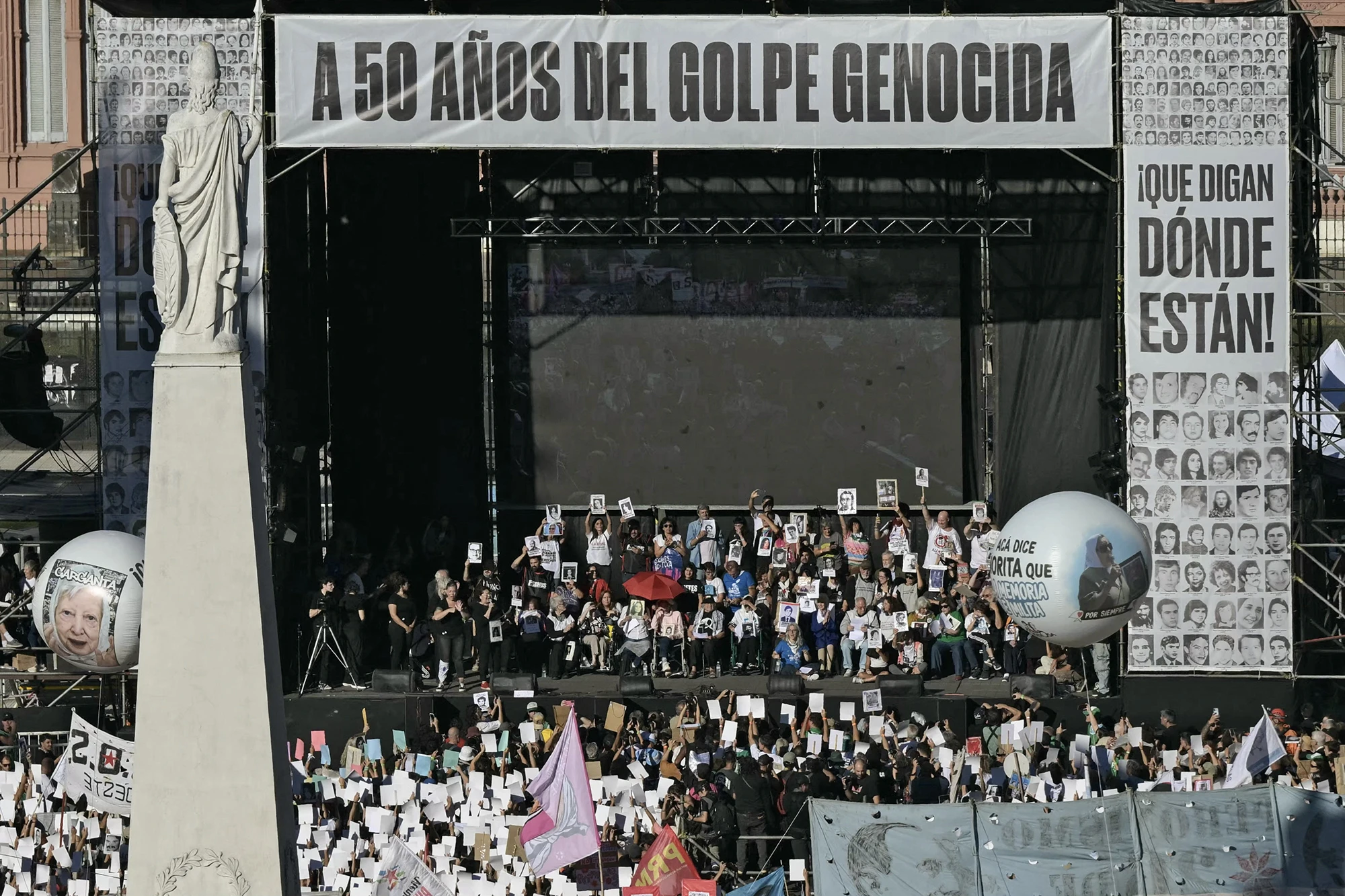 Una multitud se reunió en Plaza de Mayo para conmemorar los 50 años del golpe de Estado de 1976