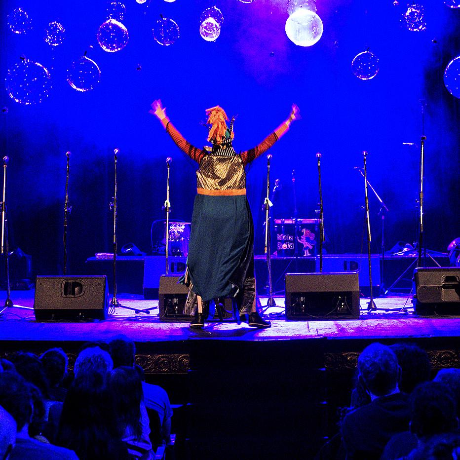 Murga Solista de Mujeres La Ermitaña. · Foto: Langostina Fotografía