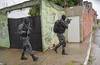 Policía militar especial patrullan cerca de la favela de Vila Kennedy en Río de Janeiro (archivo,
febrero de 2018). · Foto: Carl De Souz, AFP Policía militar especial patrullan cerca de la favela de Vila Kennedy en Río de Janeiro (archivo,
febrero de 2018). · Foto: Carl De Souz, AFP