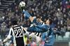 Cristiano Ronaldo convierte el segundo gol de Real Madrid a Juventus, en el estadio Allianz, en Turín. Foto: Alberto Pizzoli, AFP
· Foto: Alberto Pizzoli, AFP Cristiano Ronaldo convierte el segundo gol de Real Madrid a Juventus, en el estadio Allianz, en Turín. Foto: Alberto Pizzoli, AFP
· Foto: Alberto Pizzoli, AFP