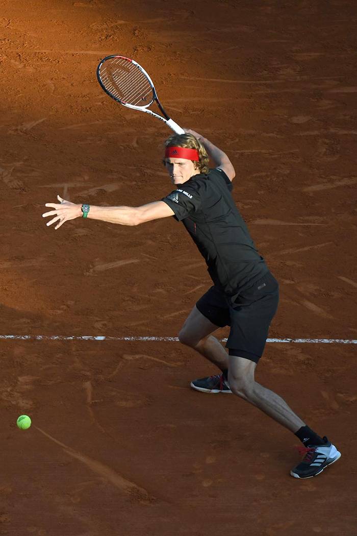 Germany's Alexander Zverev hits a return to France's Richard Gasquet during their tennis match at the Monte-Carlo ATP Masters Series tournament on April 20, 2018 in Monaco.  / AFP PHOTO / YANN COATSALIOU