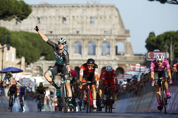 El corredor irlandés Sam Bennett resultó el ganador de la última etapa del Giro d'Italia. AFP
 · Foto: Luk Benies