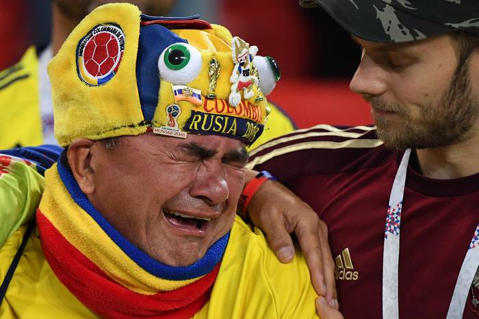 Hincha de Colombia al final del partido con Inglaterra · Foto: Yuri Cortez, AFP