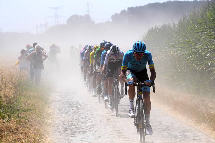 A través de una sección de adoquines durante la novena etapa de la 105ª edición del Tour de France, el 15 de julio de 2018.  · Foto: Stephane Mantey, AFP