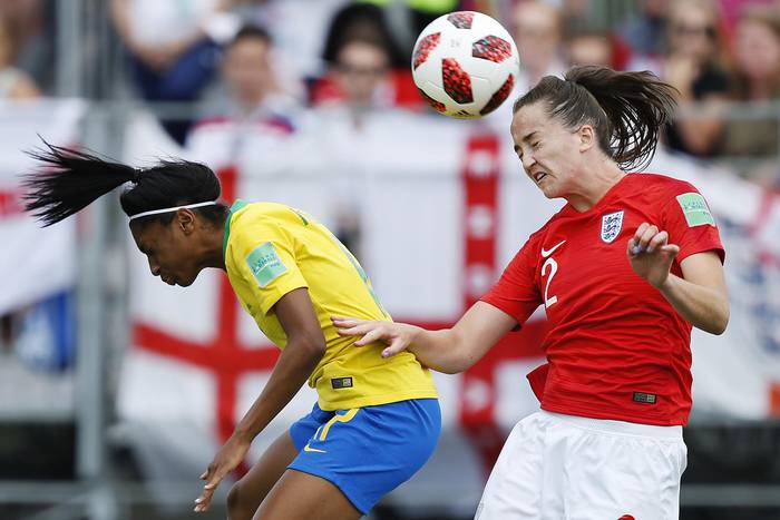 Brasil-Inglaterra en el campeonato de fútbol femenino sub 20, en Francia.  · Foto: Charly Triballeau, AFP