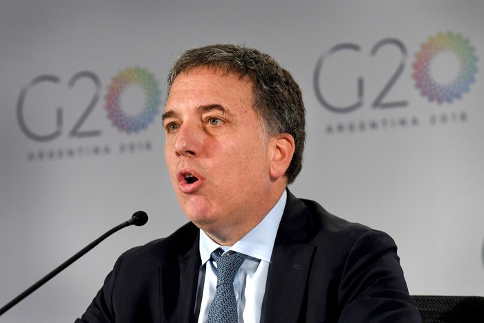 Nicolas Dujovne, ministro de economía, durante las reuniones anuales del Fondo Monetario Internacional (FMI) y del Banco Mundial, Bali, Indonesia, el 12 de octubre de 2018. · Foto: Goh Chai Hin / AFP