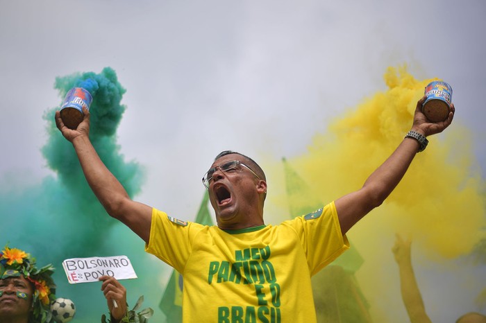 Un partidario de Jair Bolsonaro, en Río de Janeiro, Brasil. · Foto:  Carl De Souza