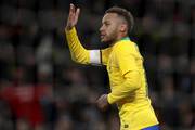 Neymar festeja el gol de penal ante Uruguay.