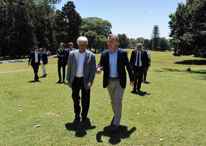 Tabaré Vázquez y Mauricio Macri, en Anchorena. · Foto: Presidencia, s/d de autor