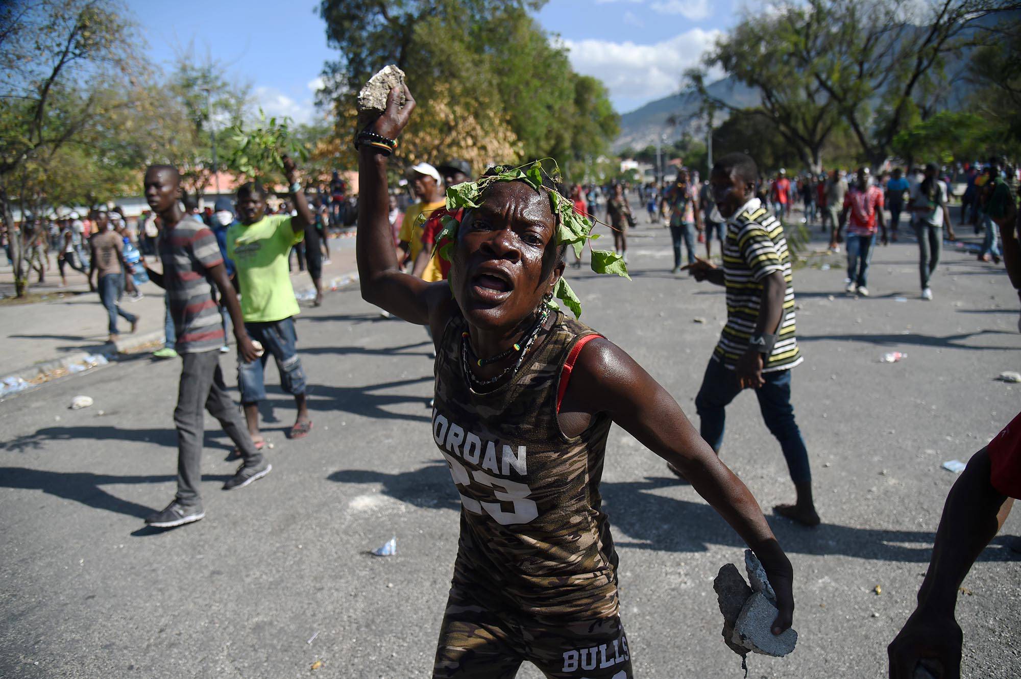 Enfrentamientos en Puerto Príncipe, capital de Haití, el 13 de febrero, en el séptimo día de protestas contra el presidente Jovenel Moise.