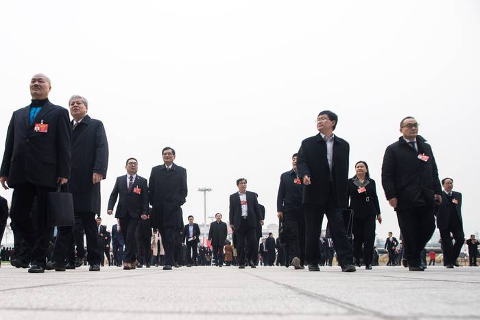 Delegados arriaban a la reunión anual de la Asamblea Popular
Nacional de China, en el Gran Salón del Pueblo en Beijing, el sábado. · Foto: Fred Dufour