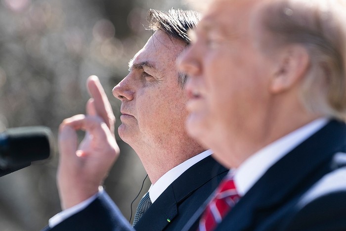 Jair Bolsonaro, presidente de Brasil, y Donald Trump, presidente de Estados Unidos, durante una conferencia de prensa en el Jardín de Rosas de la Casa Blanca, Washington. · Foto: Brendan Smialowski