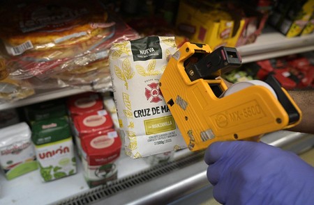 Marca de precios en un supermercado de Buenos Aires. · Foto: Juan Mabromata, AFP Marca de precios en un supermercado de Buenos Aires. · Foto: Juan Mabromata, AFP