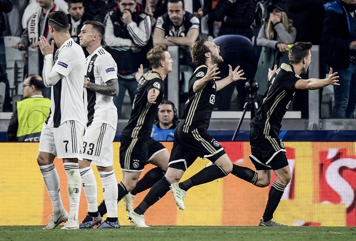 Ligt anota el segundo gol de Ajax a Juventus, en el estadio de la Juventus en Turín.  · Foto: Filippo Monteforte, AFP