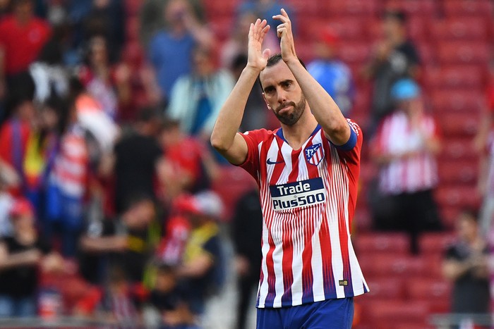 Diego Godín, al final del partido Atlético Madrid-Valladolid, el 27 de abril en el estadio Wanda Metropolitano. 

 · Foto: Gabriel Bouys