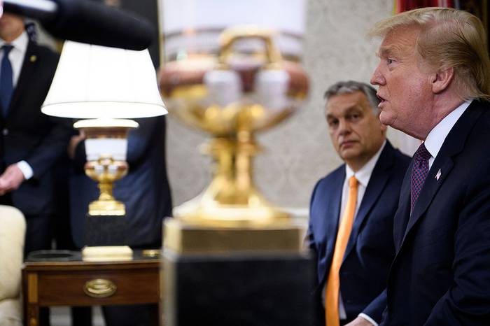 Viktor Orban, primer ministro de Hungría, y Donald Trump, presidente de los Estados Unidos, en conferencia de prensa antes de una reunión en la Oficina Oval de la Casa Blanca.

 · Foto: Brendan Smialowski, AFP