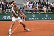 Roger Federer, de Suiza, durante su partido ante Lorenzo Sonego, de Italia, en la primera rueda de Roland Garros. 




