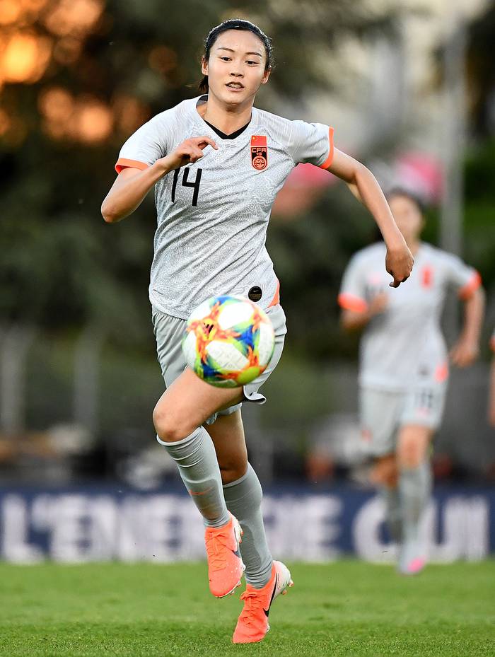 Ying Wang, de China, durante un partido amistoso ante Francia, en el estadio Dominique-Duvauchelle, en Creteil. 



 · Foto: Franck Fife, AFP