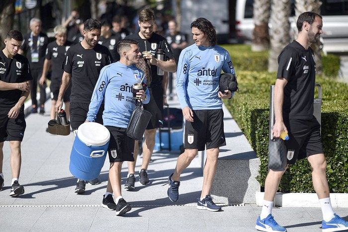 El seleccionado uruguayo previo al entrenamiento en Belo Horizonte, estado de Minas Gerais, Brasil. · Foto: Douglas Magno, AFP