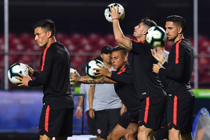 Entrenamiento de la selección de Chile, previo al partido ante Japón, por el Grupo C de la Copa América, en San Pablo. 

 · Foto: Nelson Almeida, AFP
