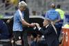 Nicolás Lodeiro y Óscar Tabárez, al momento de ser sustituido por Lucas Torreira, ayer, en el estadio Mineirão, Belo Horizonte. · Foto: Douglas Magno, AFP Nicolás Lodeiro y Óscar Tabárez, al momento de ser sustituido por Lucas Torreira, ayer, en el estadio Mineirão, Belo Horizonte. · Foto: Douglas Magno, AFP