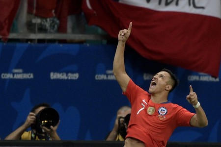 Alexis Sánchez, de Chile, festeja su gol a Ecuador, en el estadio Fonte Nova en Salvador, Brasil. · Foto: Juan Mabromata Alexis Sánchez, de Chile, festeja su gol a Ecuador, en el estadio Fonte Nova en Salvador, Brasil. · Foto: Juan Mabromata