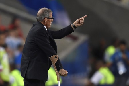 Óscar Washington Tabárez durante el partido ante Chile, en el estadio Maracaná. · Foto: Mauro Pimentel, AFP Óscar Washington Tabárez durante el partido ante Chile, en el estadio Maracaná. · Foto: Mauro Pimentel, AFP