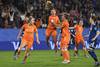 Lieke Martens, de Holanda, convirtió los dos goles de su equipo en la victoria ante Japón, en el estadio Roazhon Park, en Rennes.
· Foto: Damien Meyer / AFP Lieke Martens, de Holanda, convirtió los dos goles de su equipo en la victoria ante Japón, en el estadio Roazhon Park, en Rennes.
· Foto: Damien Meyer / AFP