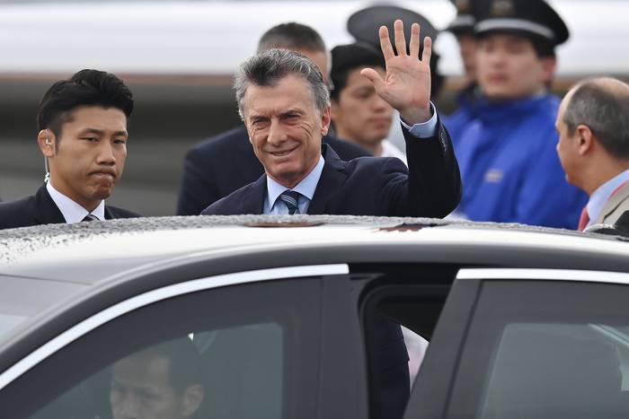 El presidente argentino, Mauricio Macri, al arribar a Osaka  para participar del G20. 
 · Foto: Charly Triballeau, AFP