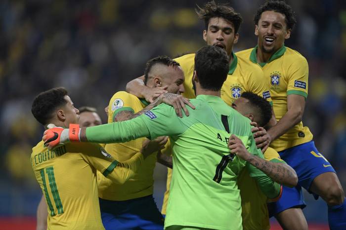 Los jugadores de Brasil festejan la clasificación en la Copa América. Foto: AFP