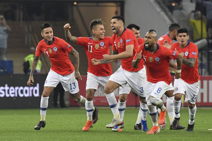 La selección de Chile celebra el pasaje a semi finales de la Copa América 2019. · Foto: Nelson Almeida, AFP