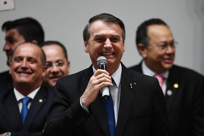 El presidente brasileño, Jair Bolsonaro, habla durante un encuentro con diputados evangélicos. · Foto: Evaristo Sa, AFP