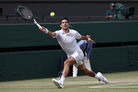 Novak Djokivic, durante la final de Wimbledon ante Roger Federer.
· Foto: Adrián Dennis / AFP Novak Djokivic, durante la final de Wimbledon ante Roger Federer.
· Foto: Adrián Dennis / AFP