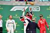 El piloto inglés Lewis Hamilton (centro) celebra la victoria en el Gran Premio británico en el circuito de Silverstone, hoy, en Inglaterra.
· Foto: Andrej Isakovic, AFP El piloto inglés Lewis Hamilton (centro) celebra la victoria en el Gran Premio británico en el circuito de Silverstone, hoy, en Inglaterra.
· Foto: Andrej Isakovic, AFP