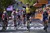 El australiano, Calen Ewan, el belga y triunfador, Wout van Aert, y el italiano, Elia Viviani, al final de la décima etapa del Tour de France, en Albi.
· Foto: Marco Bertorello, AFP El australiano, Calen Ewan, el belga y triunfador, Wout van Aert, y el italiano, Elia Viviani, al final de la décima etapa del Tour de France, en Albi.
· Foto: Marco Bertorello, AFP