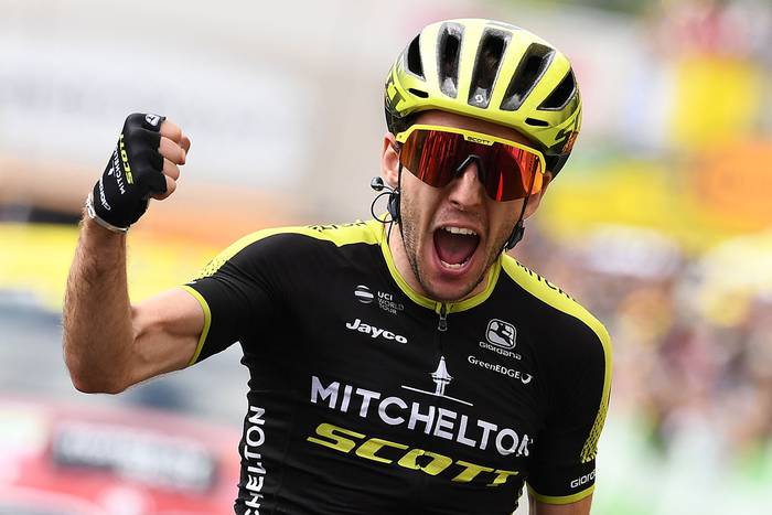 Simon Yates, celebra al ganar la duodécima etapa de la 106ª edición del Tour de Francia entre Toulouse y Bagneres-de-Bigorre. · Foto: Anne-Christine Poujoulat