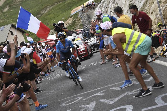 El ciclista colombiano, Jairo Quintana, durante la decimaoctava etapa del Tour de Francia, el 25 de julio de 2019.



 · Foto:  Jeef Pachoud, AFP