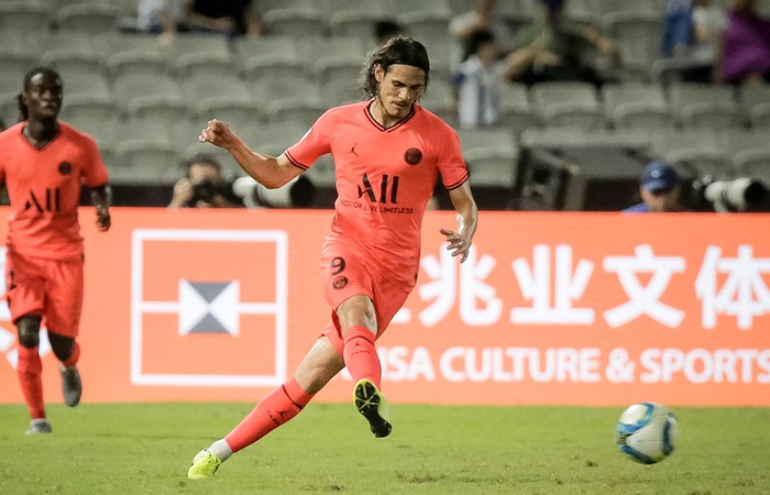 Edinson Cavani durante el partido por la Supercopa Internacional, en Macao, el 27 de julio.  · Foto: Vivek Prakash, AFP