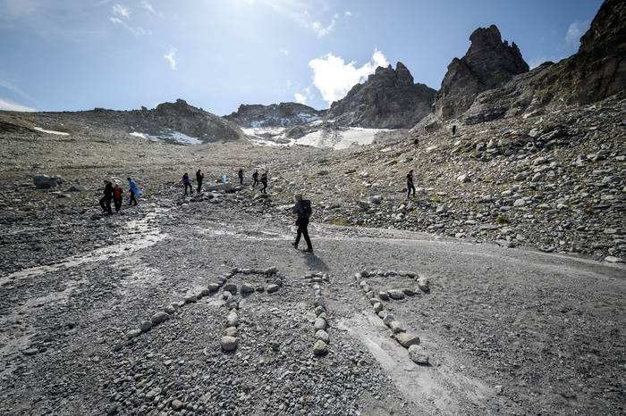 En setiembre se hizo en Suiza un funeral por la "muerte" del glaciar Pizol, uno de los glaciares alpinos más estudiados del mundo, como consecuencia del cambio climático. · Foto: Fabrice Coffrini, AFP