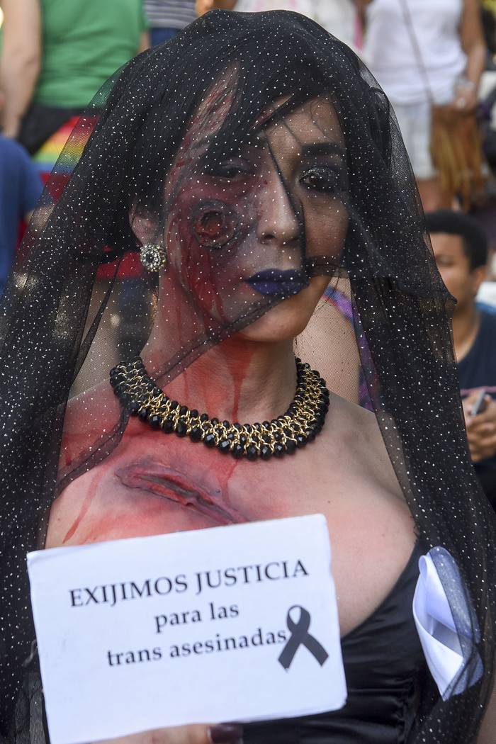 Marcha exigiendo la igualdad de derechos para la comunidad LGBT, el 28 de setiembre en Asunción. · Foto: Norberto Duarte, AFP