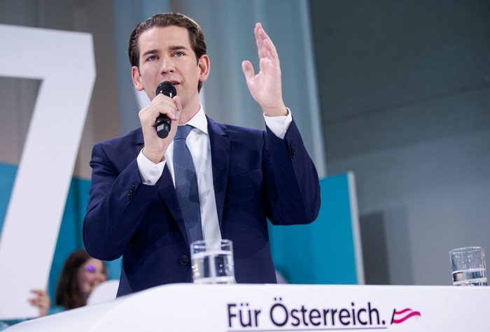 El líder del conservador Partido Popular Austríaco, Sebastian Kurz, se dirige a sus seguidores después de ganar las elecciones 

 · Foto: Georg Hochmut (APA), AFP
