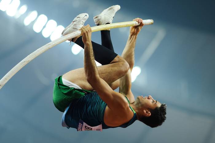 El brasileño Thiago Braz, durante la final de salto con pértiga masculino en el Campeonato Mundial de Atletismo IAAF 2019, en el estadio Khalifa International en Doha, Catar. Kirill KUDRYAVTSEV / AFP