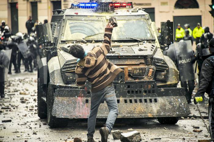 Enfrentamientos, el 3 de octubre, en Quito.  · Foto: Rodrigo Buendía, AFP