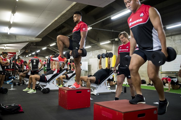 El back de Japón, Hendrik Tuj, durante una sesión de entrenamiento en en el estadio Memorial Príncipe Chichibu, en Tokio. 


 · Foto: Odd Andersen, AFP