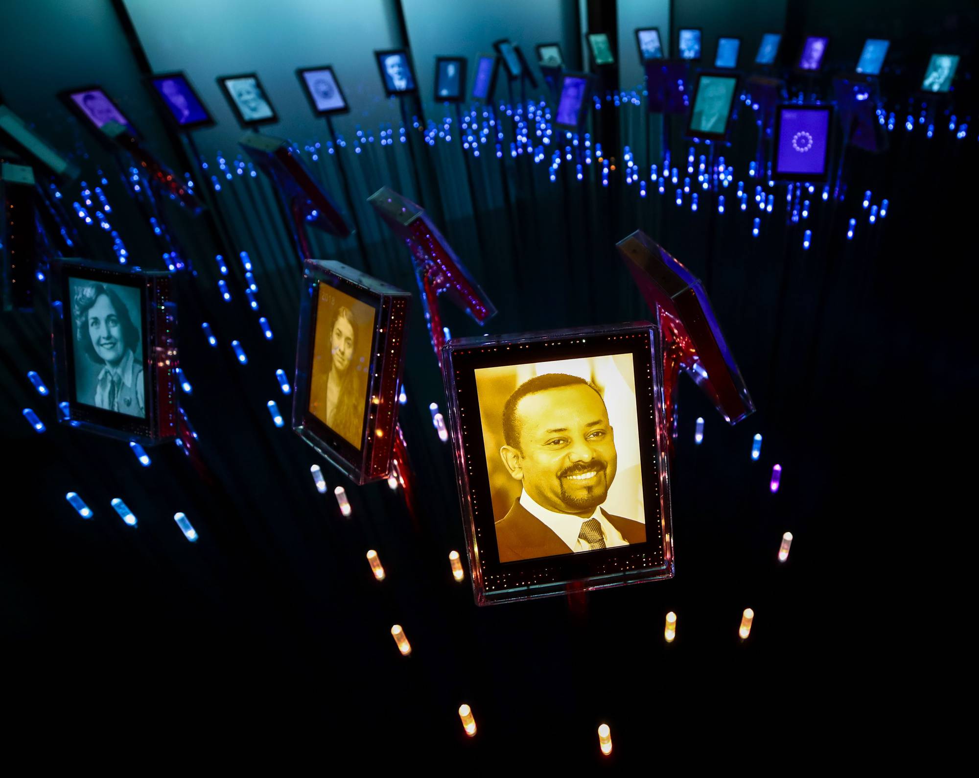Exhibición de la imagen del ganador del Premio Nobel de la Paz 2019, el primer ministro etíope, Abiy Ahmed.