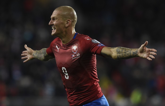 El delantero de la República Checa, Zdenek Ondrasek, celebra después de marcar el 2-1 durante el partido correspondiente al grupo A del clasificatorio para la UEFA Euro 2020, en el Sinobo Arena. Michal Cizek / AFP