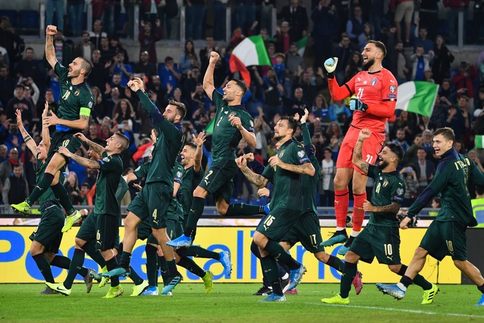 Los jugadores de Italia celebran después de ganarle a Grecia el partido de clasificación de la UEFA Euro 2020 en el estadio Stadio Olimpico de Roma, el 12 de octubre de 2019. Alberto Pizzoli / AFP